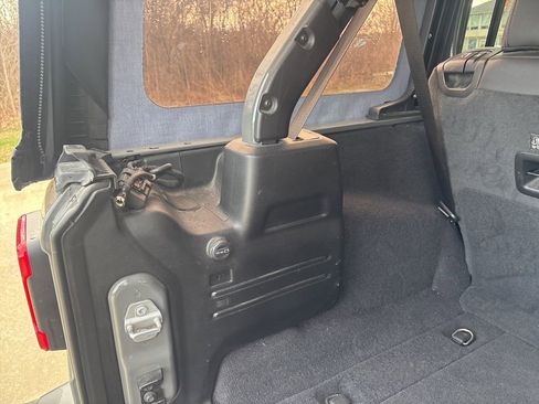 Used 2021 Jeep Wrangler Unlimited Rubicon w/ LED Lighting Group AWD/4WD image 47