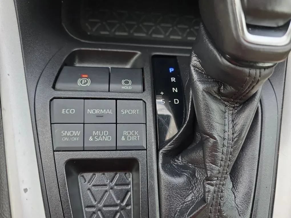 Used 2021 Toyota RAV4 XLE Premium AWD/4WD image 36