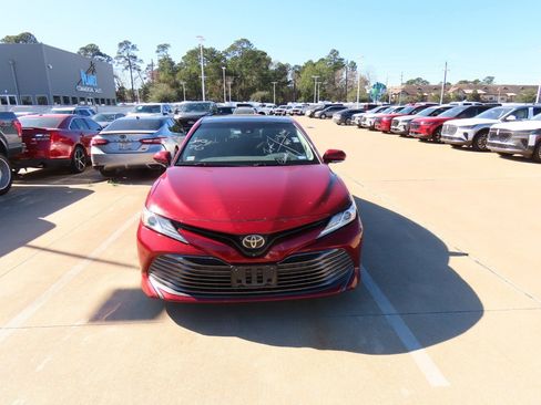 Used 2018 Toyota Camry XLE image 5