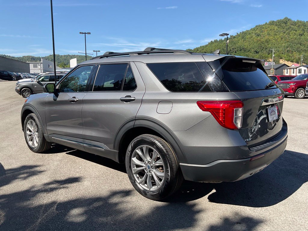 Used 2023 Ford Explorer XLT w/ Equipment Group 202A AWD/4WD image 4