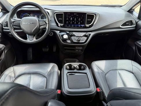 Used 2022 Chrysler Pacifica Touring-L w/ S Appearance Package AWD/4WD image 15
