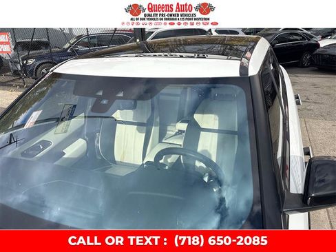 Used 2019 Land Rover Range Rover Velar R-Dynamic SE image 13