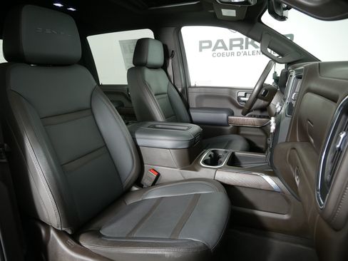 Used 2021 GMC Sierra 3500 Denali w/ Denali Ultimate Package AWD/4WD image 15