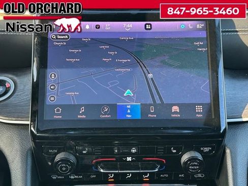 Used 2024 Jeep Grand Cherokee L Limited w/ Black Appearance Package image 17