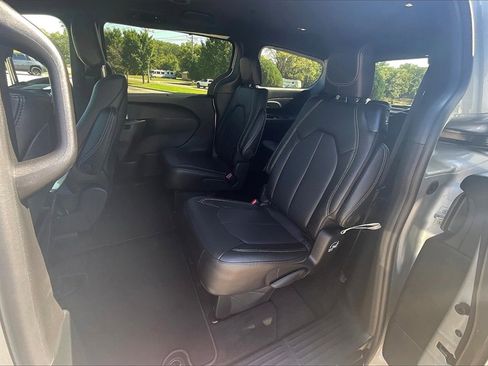 New 2026 Chrysler Pacifica Select image 10