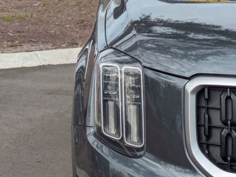 Used 2024 Kia Telluride EX w/ EX Captain's Chair Package image 9