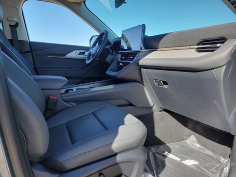 New 2026 Ford Explorer Active w/ Active Comfort Package image 17