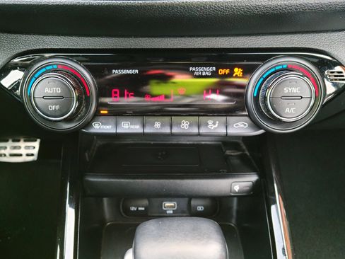 Used 2022 Kia Forte GT-Line w/ GT-Line Premium Package image 12