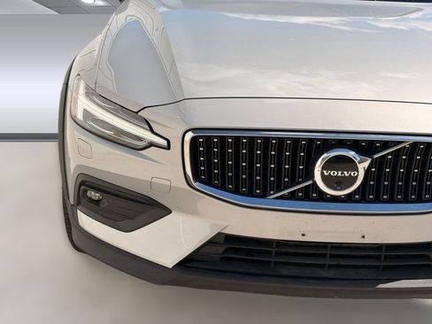 Certified 2025 Volvo V60 B5 Cross Country Plus image 21