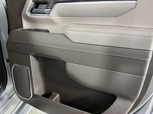 Used 2025 Chevrolet Silverado 3500 LTZ w/ LTZ Convenience Package image 29