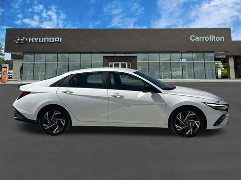 Certified 2025 Hyundai Elantra Sport FWD image 4