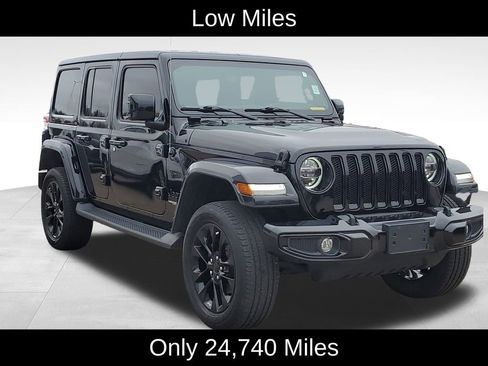 Used 2021 Jeep Wrangler Unlimited Sahara image 2