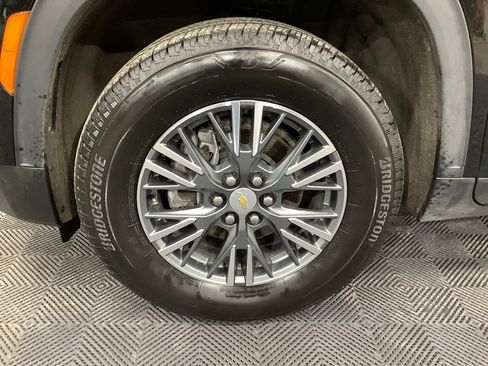 Used 2024 Chevrolet Traverse LT FWD image 2