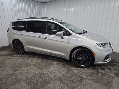 Used 2022 Chrysler Pacifica Limited w/ S Appearance Package