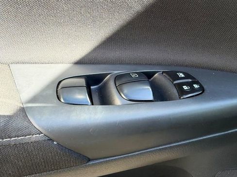 Used 2015 Nissan Sentra SV FWD image 16
