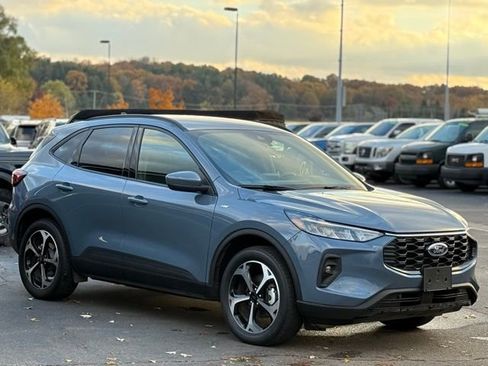 Certified 2025 Ford Escape ST-Line Elite image 34