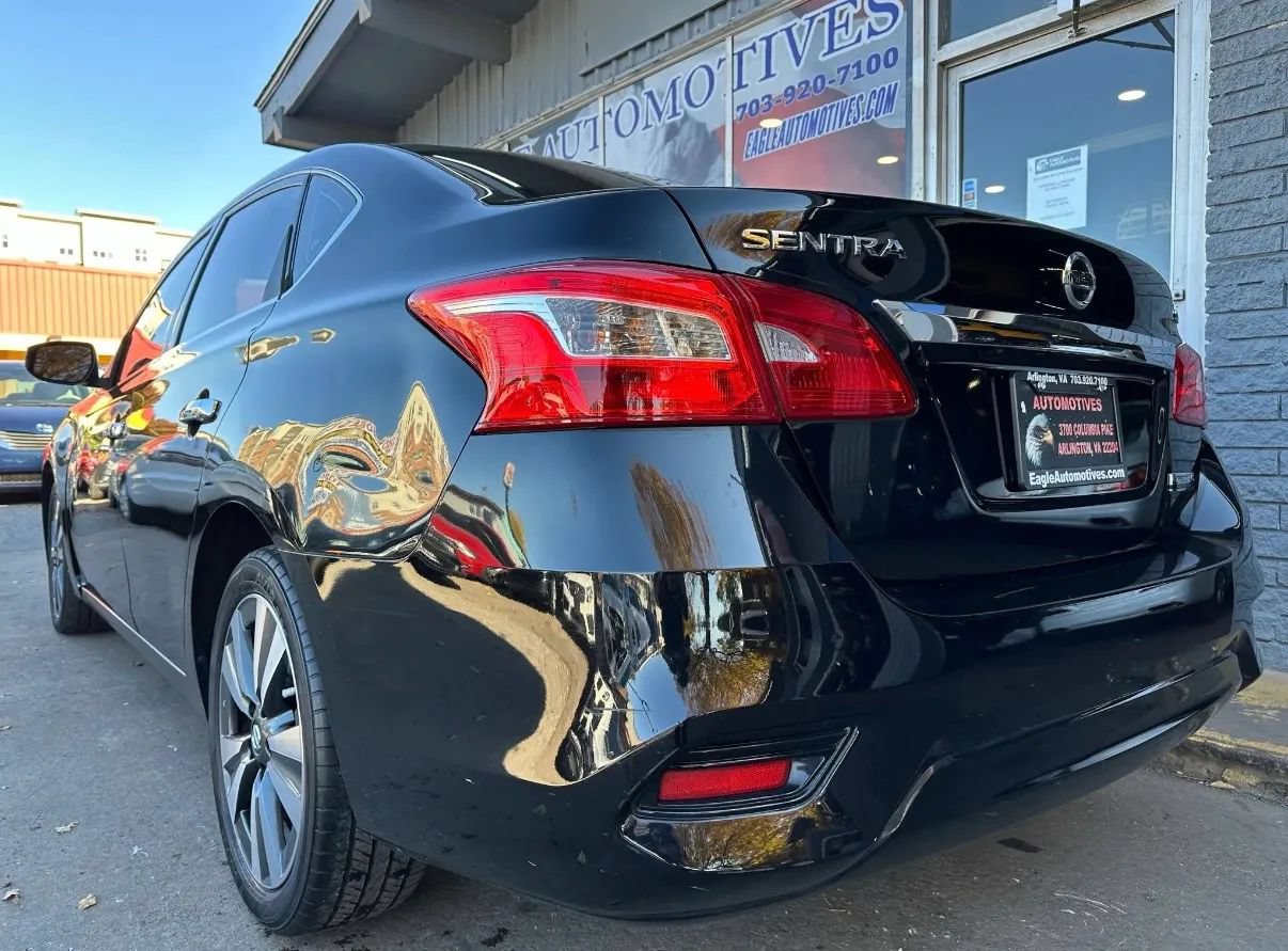 Used 2019 Nissan Sentra SV w/ Special Edition Package FWD image 3