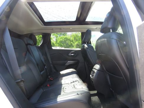 Used 2021 Jeep Cherokee Limited AWD/4WD image 16