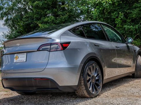 Used 2024 Tesla Model Y Performance AWD/4WD image 5