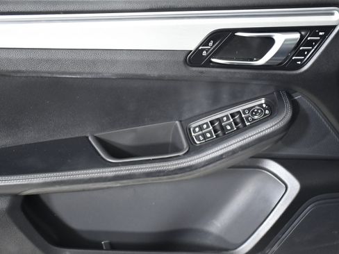 Used 2020 Porsche Macan Turbo image 21