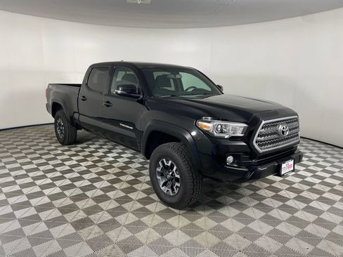 Used 2017 Toyota Tacoma TRD Off-Road AWD/4WD image 24