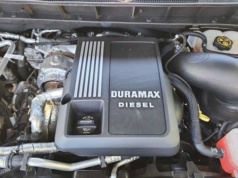 Used 2022 Chevrolet Silverado 1500 RST AWD/4WD image 13