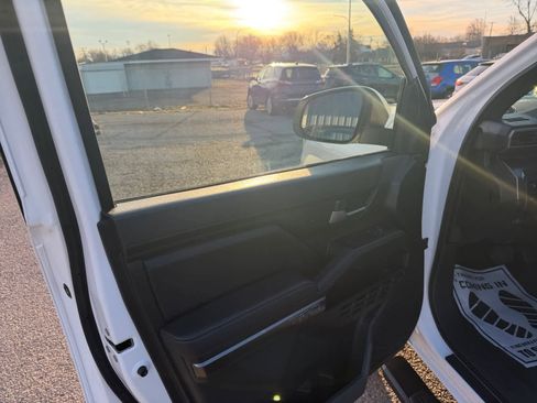 Used 2025 Toyota Tacoma TRD Off-Road image 10