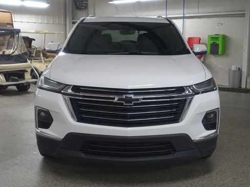 Used 2023 Chevrolet Traverse LT FWD image 2