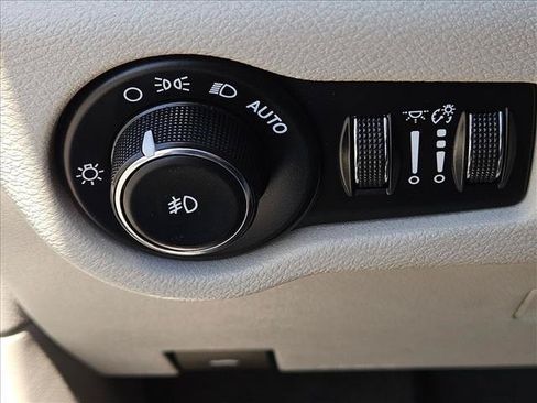 Used 2017 Chrysler Pacifica Touring-L FWD image 15