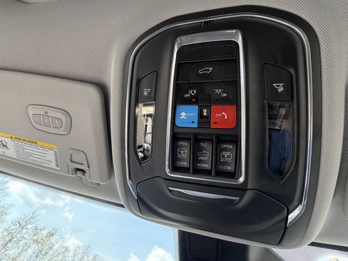 Used 2021 Jeep Grand Cherokee L Limited AWD/4WD image 15