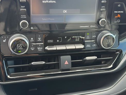 Used 2022 Toyota Highlander XSE image 25