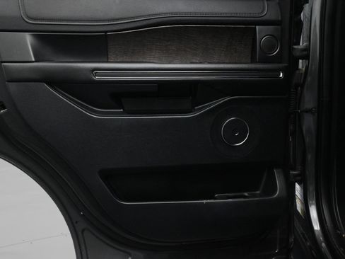 Used 2020 Ford Expedition Limited w/ Texas Edition Package RWD image 12