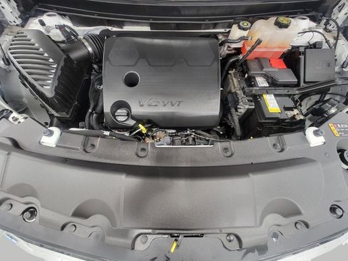 Used 2023 Chevrolet Traverse LT image 9