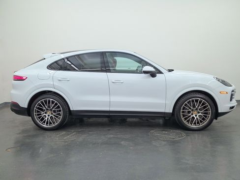 Used 2022 Porsche Cayenne Coupe AWD/4WD image 2