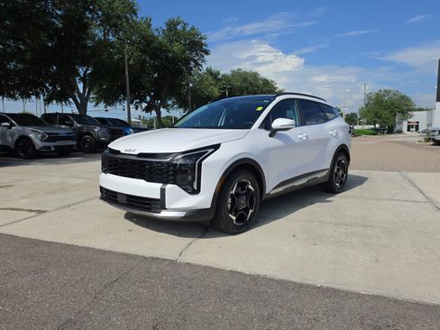 Certified 2026 Kia Sportage EX w/ EX Panorama Roof Package FWD image 4