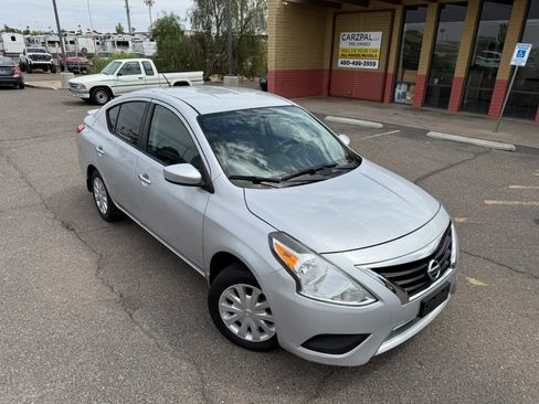 Used 2015 Nissan Versa SV FWD image 2