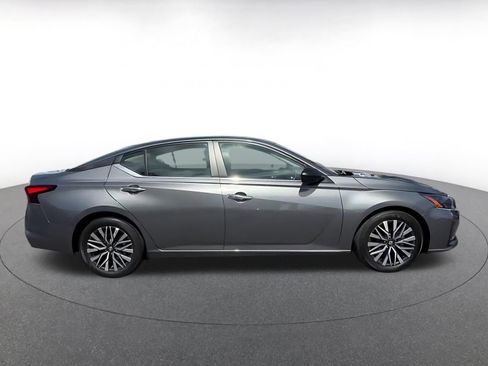 Used 2025 Nissan Altima 2.5 SV FWD image 16