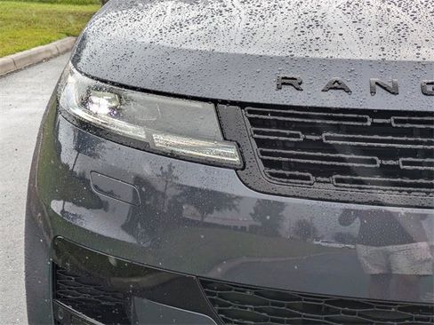 New 2025 Land Rover Range Rover Sport SE image 9