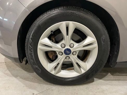 Used 2014 Ford Focus SE w/ SE Winter Package FWD image 7