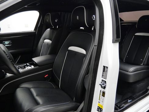 Used 2024 Rolls-Royce Ghost Extended Wheelbase image 25