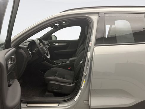 Used 2025 Volvo XC40 B5 Plus AWD/4WD image 8