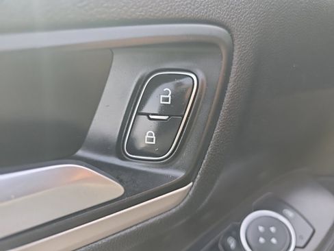 Used 2020 Ford Escape SE image 26