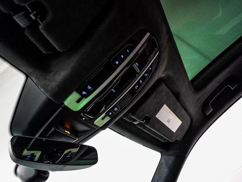 Used 2021 Porsche Cayenne Turbo image 53