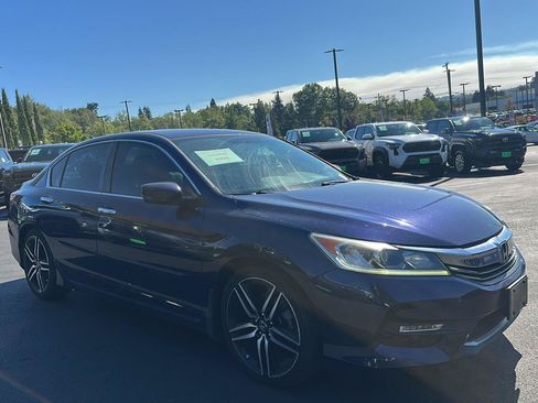 Used 2017 Honda Accord Sport image 4