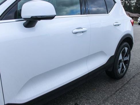 Used 2025 Volvo XC40 B5 Plus image 47