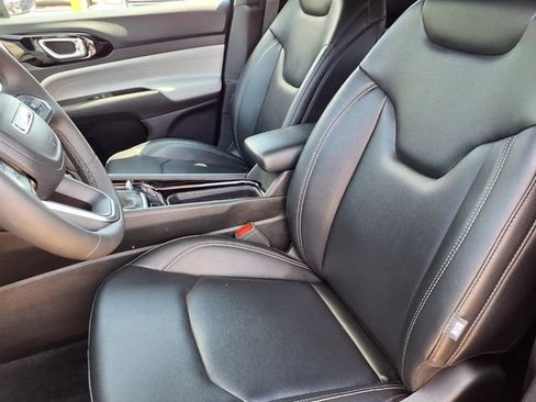 Used 2025 Jeep Compass Limited AWD/4WD image 3