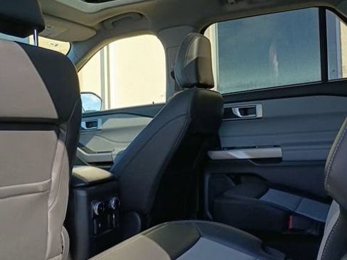 Used 2023 Ford Explorer XLT w/ Equipment Group 202A AWD/4WD image 17
