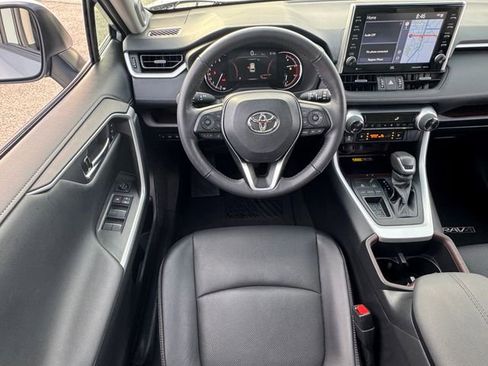Used 2022 Toyota RAV4 Limited image 17