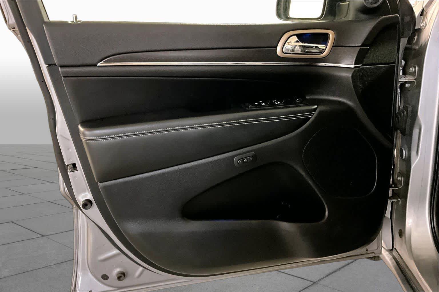 Used 2017 Jeep Grand Cherokee Limited RWD image 22
