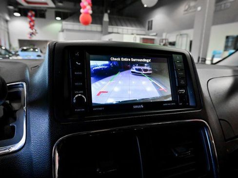 Used 2019 Dodge Grand Caravan SE w/ UConnect Hands-Free Group image 33